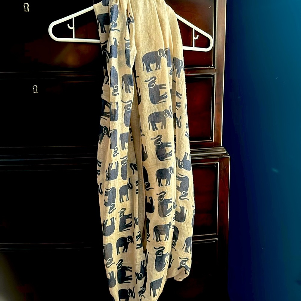 Elephant scarf - tan with blue